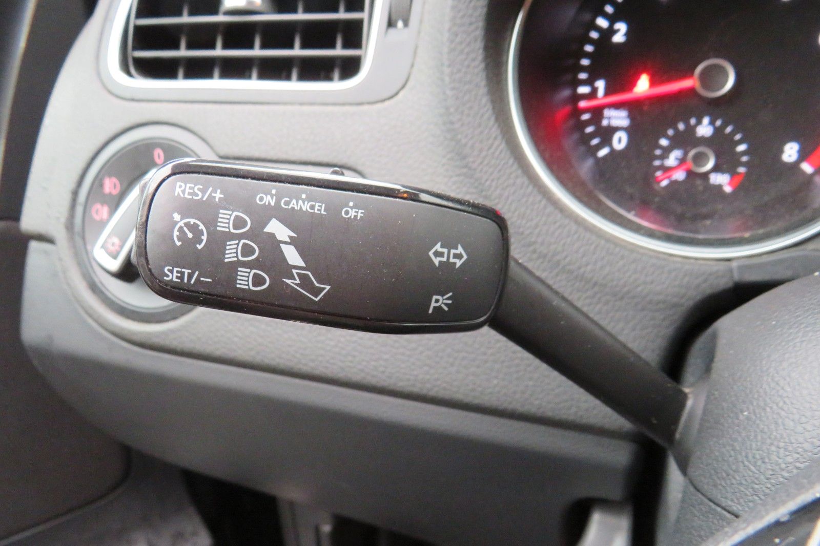 Fahrzeugabbildung Volkswagen Polo V Lounge 4T PDC GJ AHK CLIMATRONIC