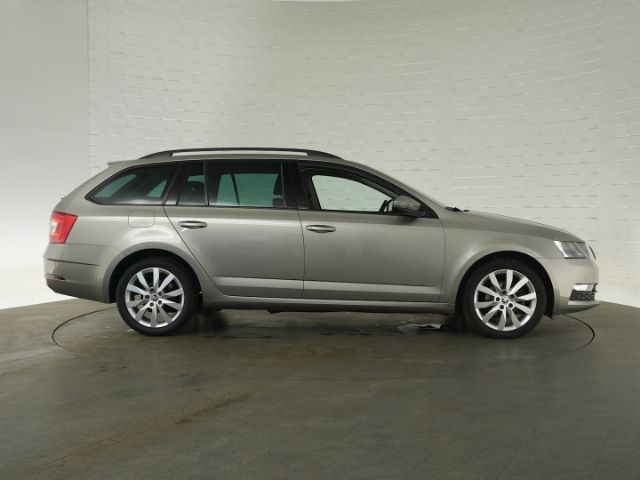 Octavia COMBI AMBITION TDI+NAVI+SITZHEIZUNG+PARK