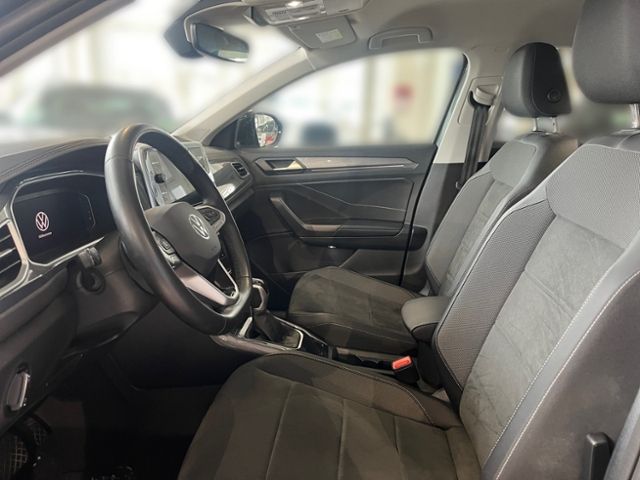 Fahrzeugabbildung Volkswagen T-ROC 1.5 TSI DSG STYLE GJR NAVI APP-CONNECT