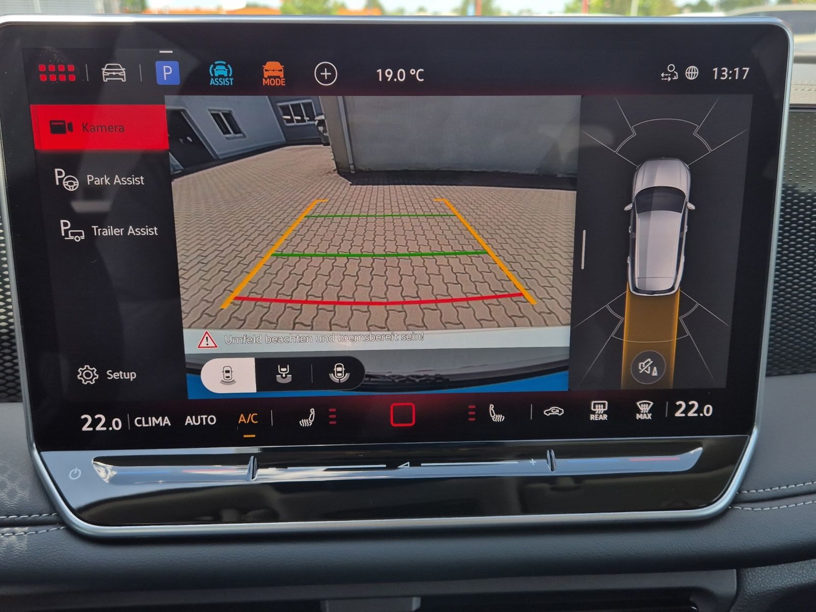 Fahrzeugabbildung Volkswagen Tiguan eTSI Life DSG LED AHK Navi AID ACC RFK SH