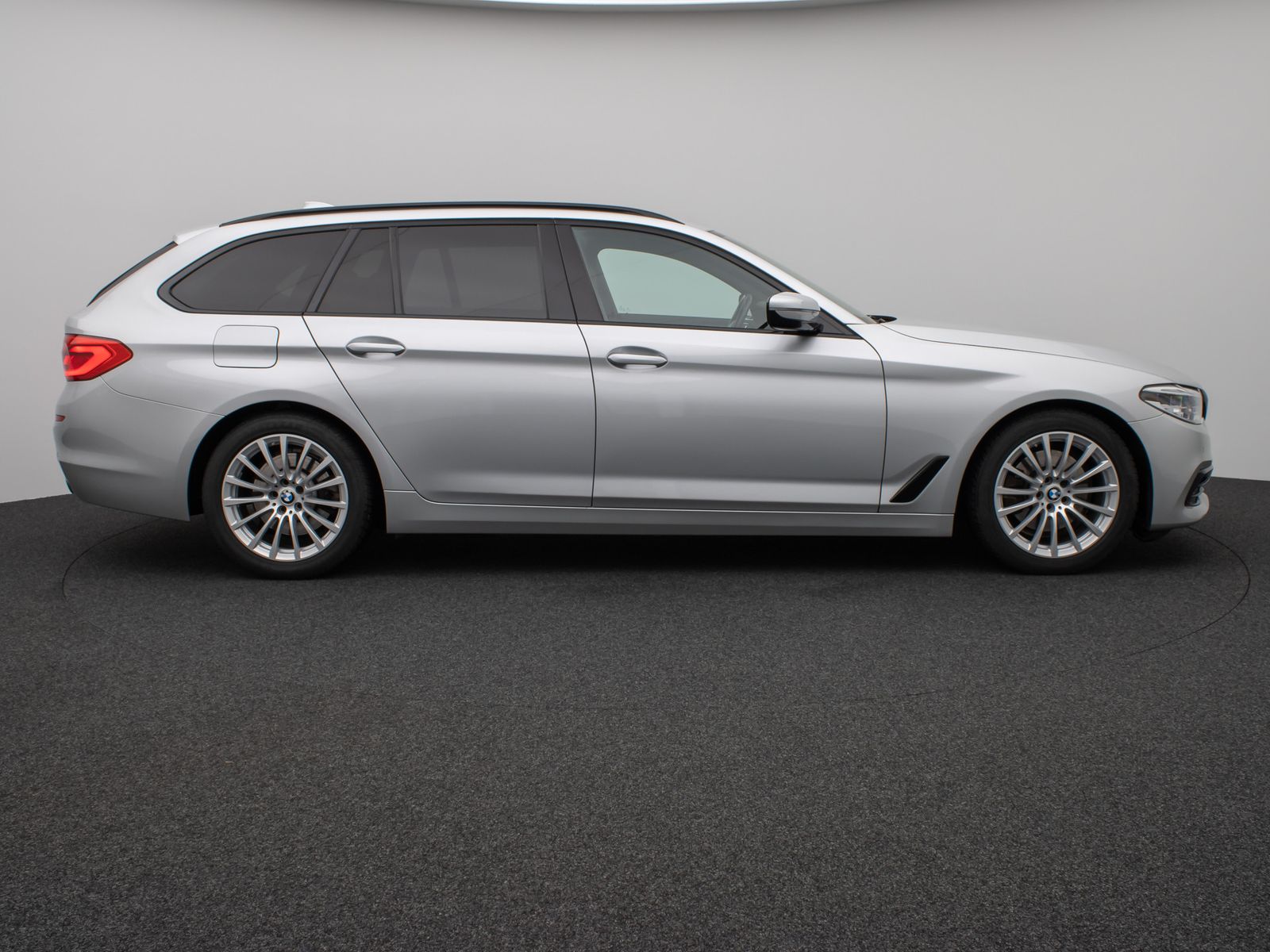 Fahrzeugabbildung BMW 520d  Sport Line HUD HiFi PDC Alarm DisplayKey