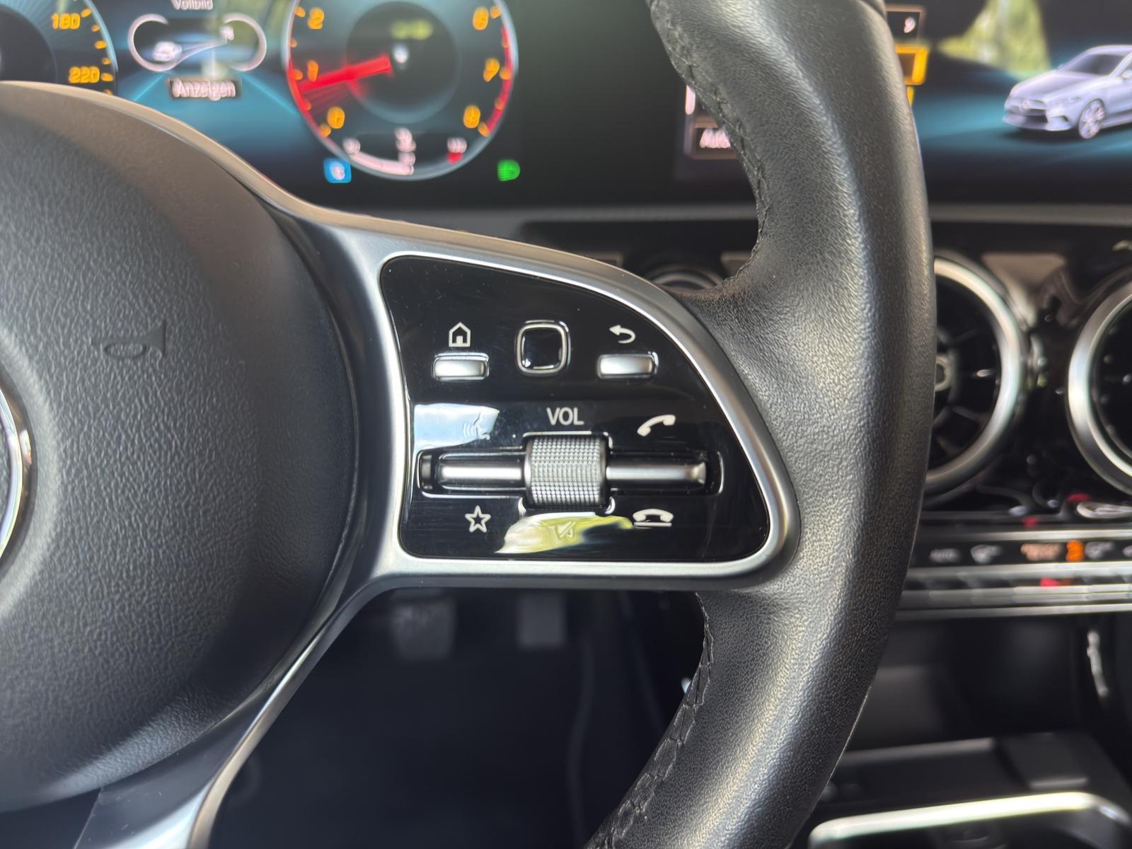 Mercedes-Benz A 180|SHZG|NAVI|VIRT|PDC|TEMP|LM