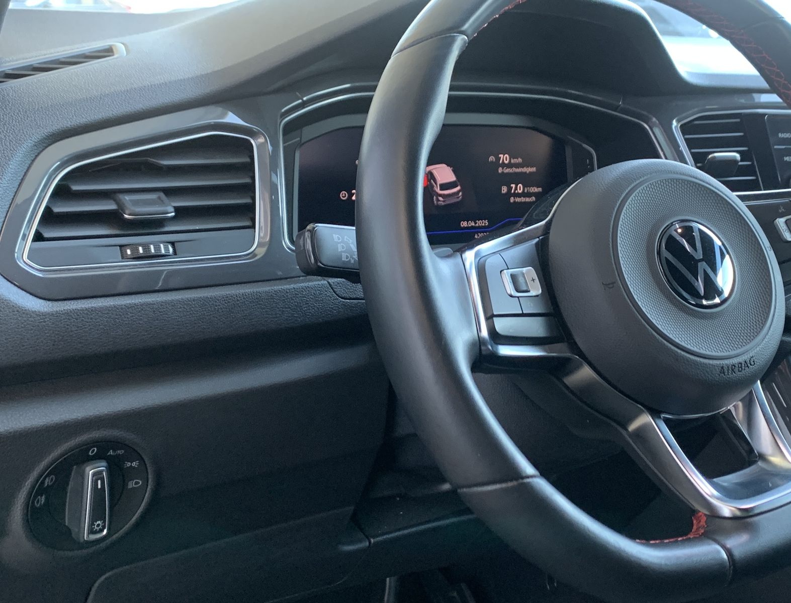 Fahrzeugabbildung Volkswagen T-Roc 1.5 TSI*Sport*LED*Pano*Acc*Lane*Navi*