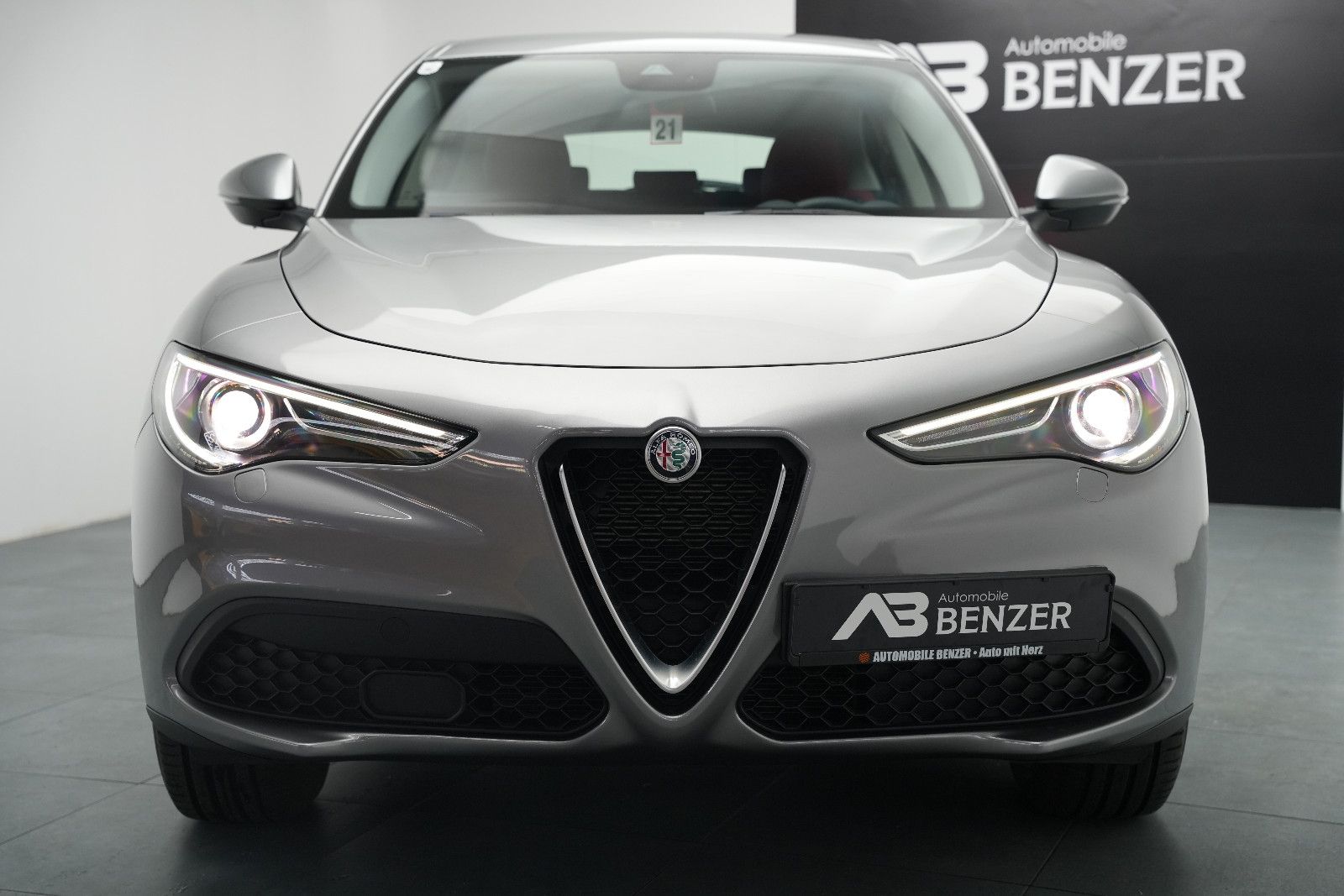 Fahrzeugabbildung Alfa Romeo Stelvio Super Q4/BI-XENON/PDC/AUTOMATIK/SPURHALT