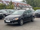 Volkswagen Passat Variant Highline  NAVI*SHZ*PDC*KLIMAAUTO - Volkswagen Passat Variant aus 2011: Highline