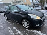 Peugeot 208 Allure 115 KW Navi EURO 5  Neu Steuerkette - gebrauchte Peugeot 208 aus dem Jahr 2013