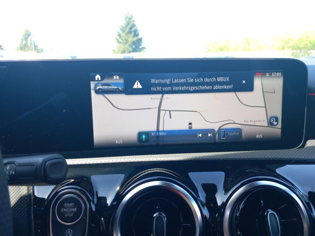 Fahrzeugabbildung Mercedes-Benz A 180 Kompaktlimousine AMG Line*Night Paket*LED