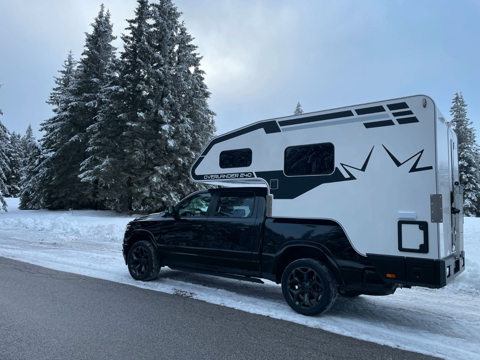 Fahrzeugabbildung Andere OVERLANDER 240