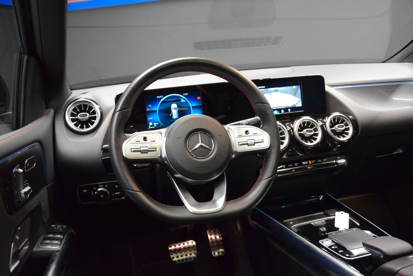 Fahrzeugabbildung Mercedes-Benz B 220 4Matic AMG-Line Pano LED Kamera Tempomat