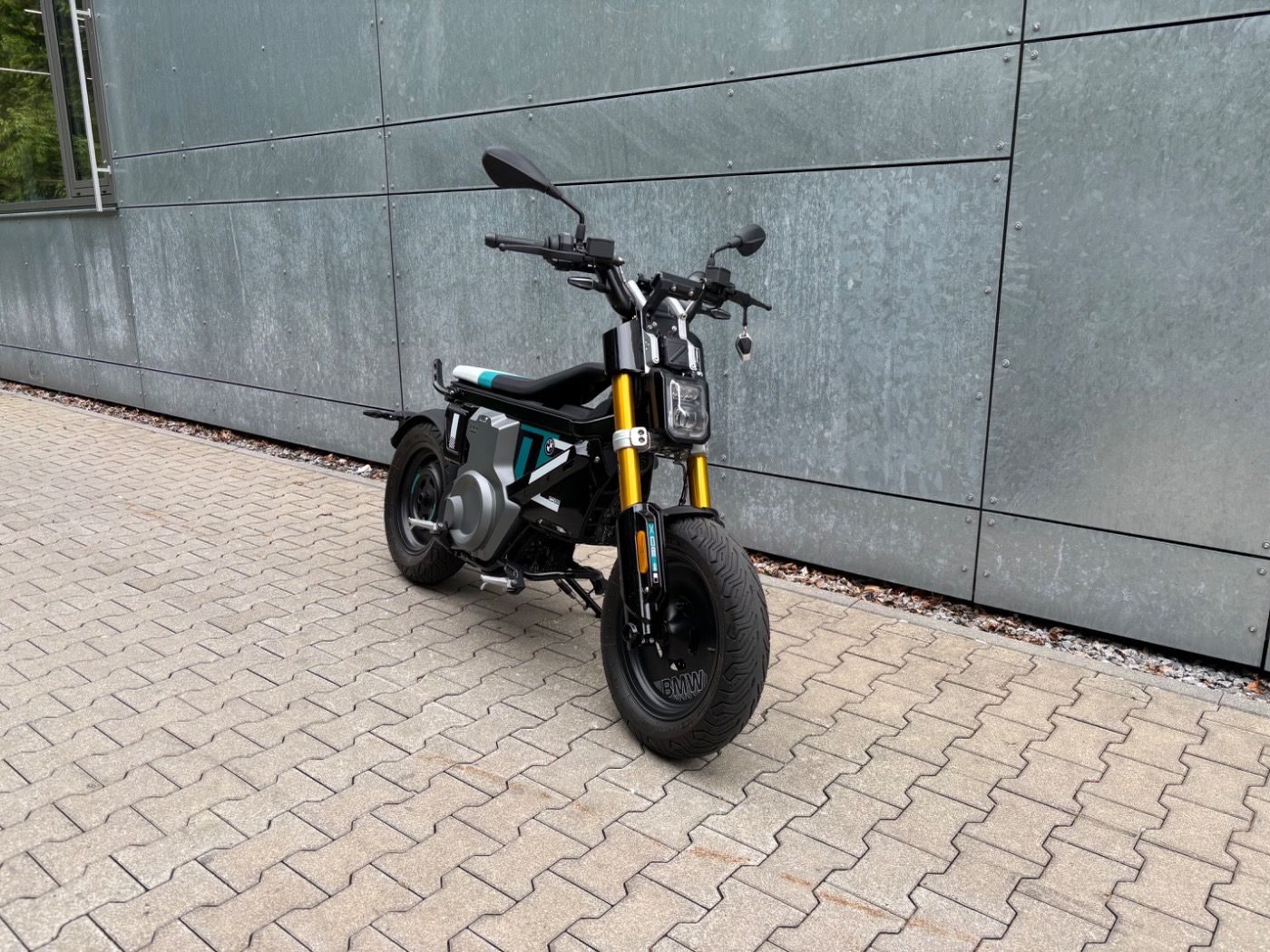 Fahrzeugabbildung BMW CE 02 Highline Paket Schnellader