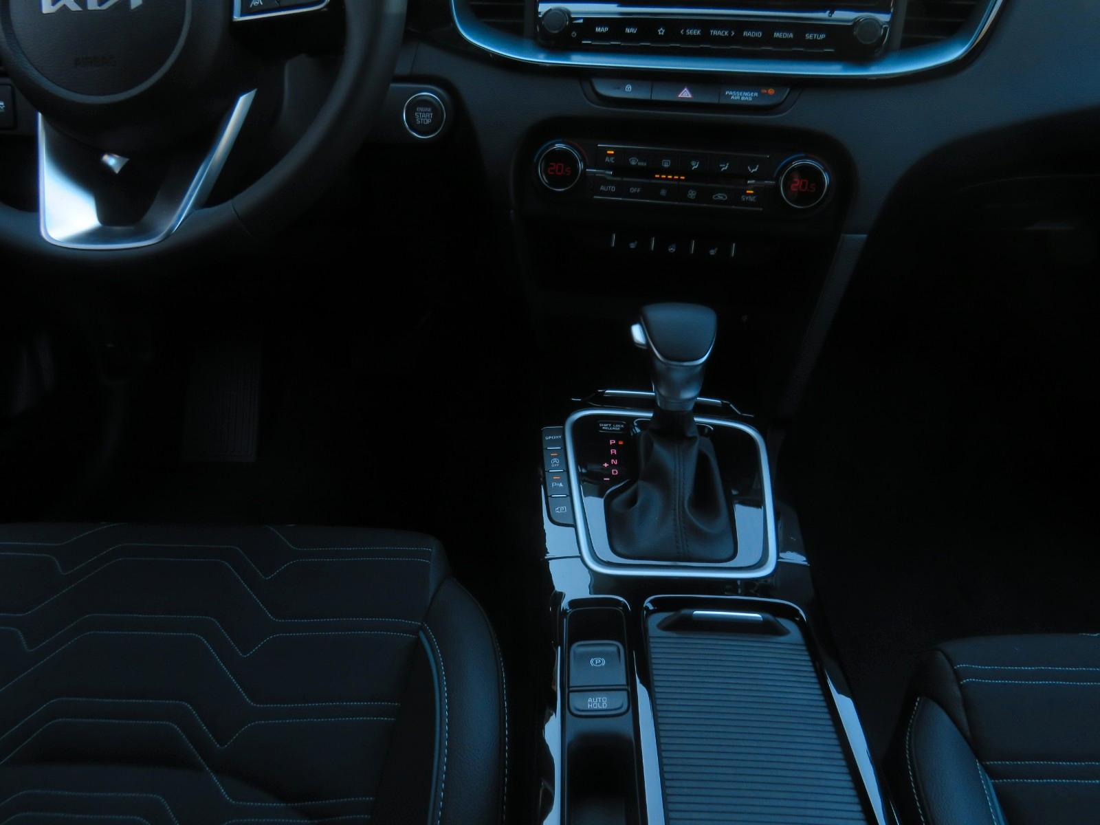 Kia XCeed Steel Edition // R-Kam, ACC, DAB, LED