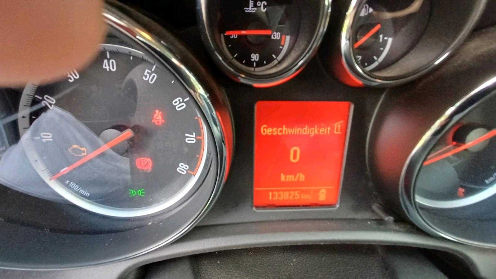 Opel Astra 2012 — photo 7