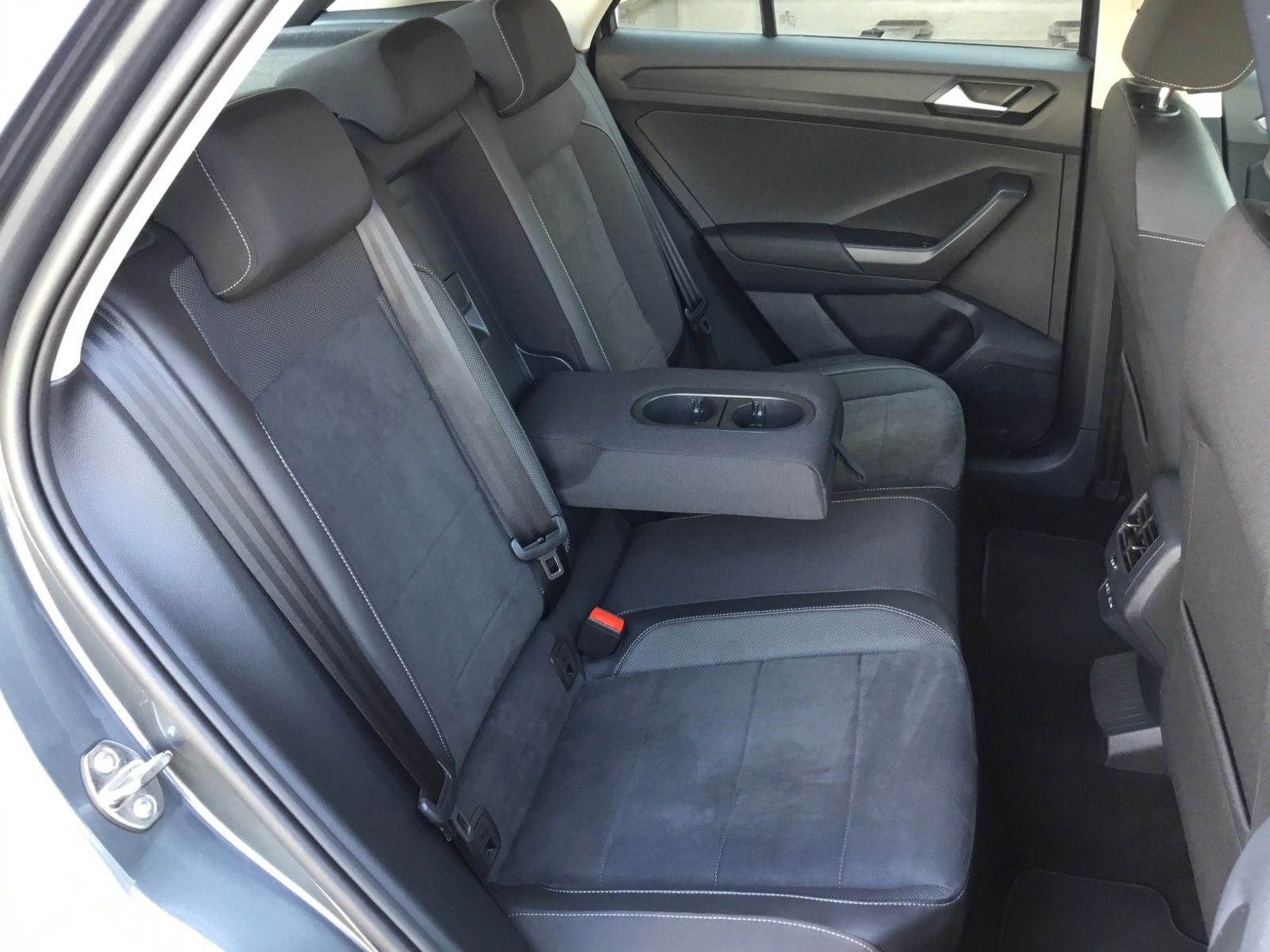 Fahrzeugabbildung Volkswagen T-Roc 1.5 TSI DSG Style+AHK+MatrixLED+ACC+Pano