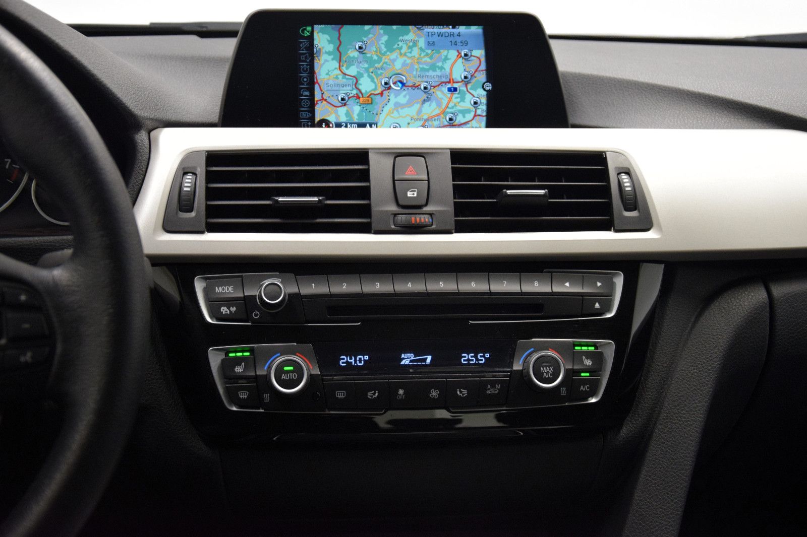 Fahrzeugabbildung BMW 318i Advantage Automatik Klima Alu PDC Navigatio