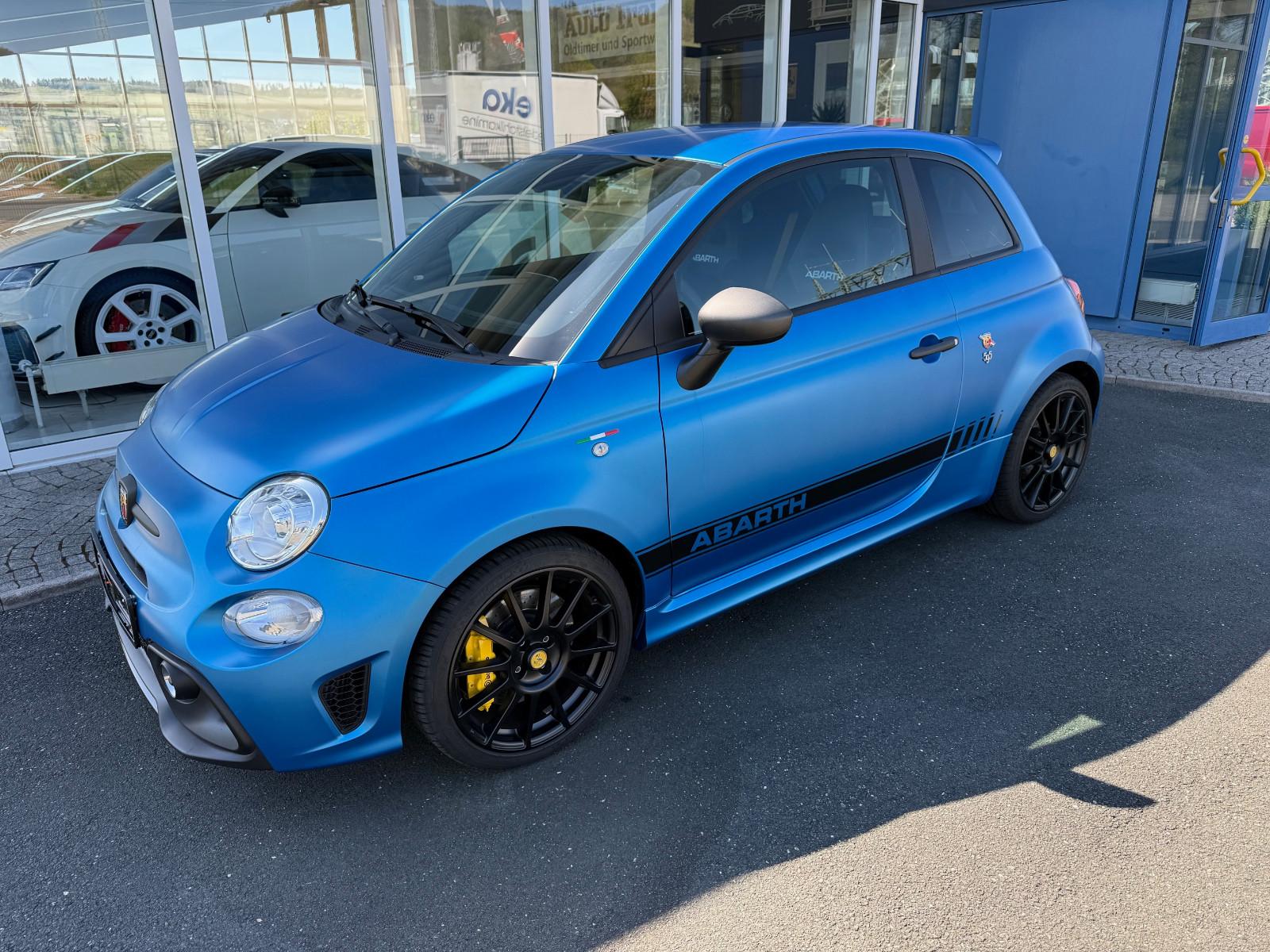 Abarth 500 595 Competizione. 1. Hand