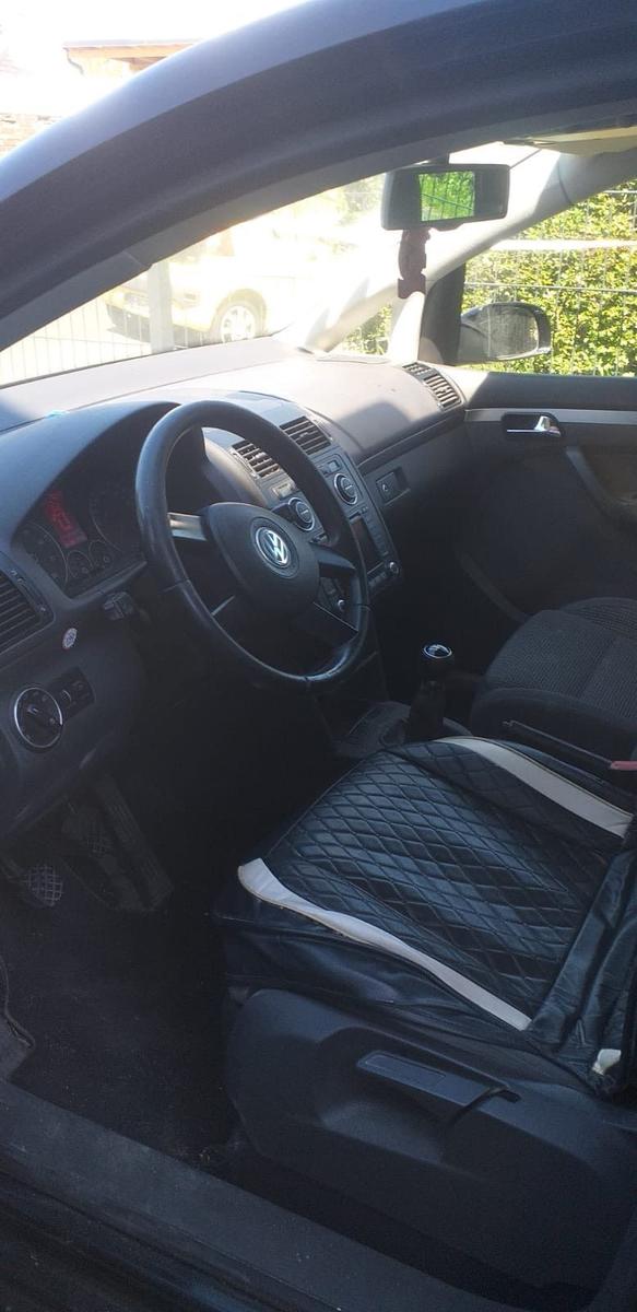 Volkswagen Touran 2006 — interior