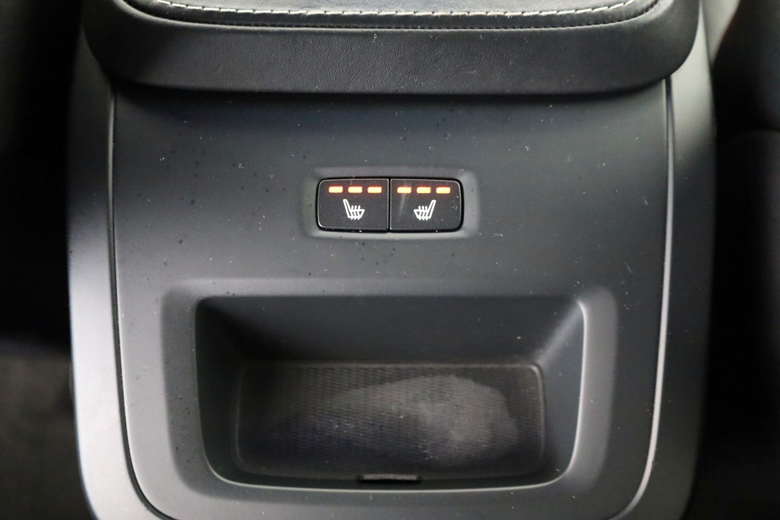 Fahrzeugabbildung Volvo XC90 R Design AWD 7 Sitzer,Leder,Navi,360°,AHK