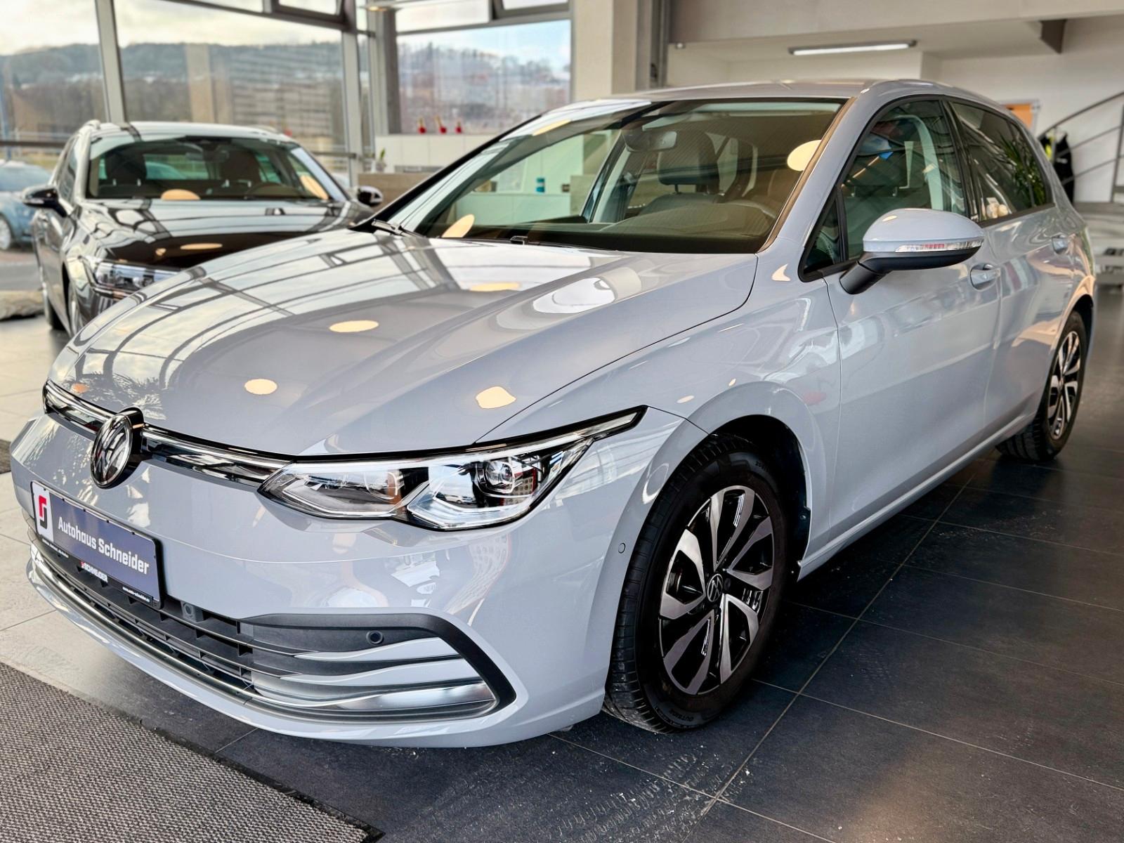 Volkswagen Golf VIII Life 1.5 TSI LED Navi PDC DAB SideAssi