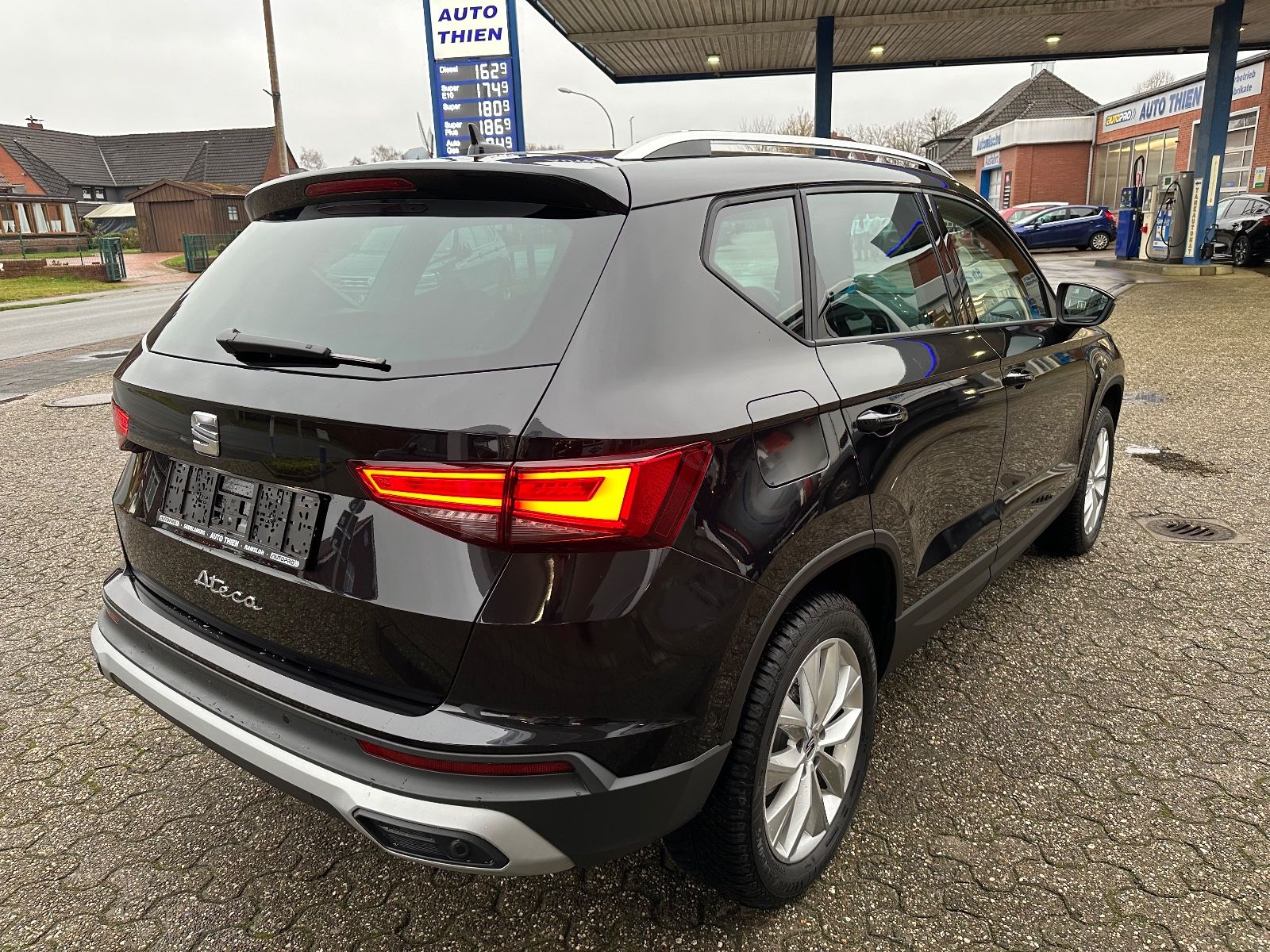 Fahrzeugabbildung SEAT Ateca 1.5 TSI Style DSG AHK/Navi/ACC/SHZG/LED