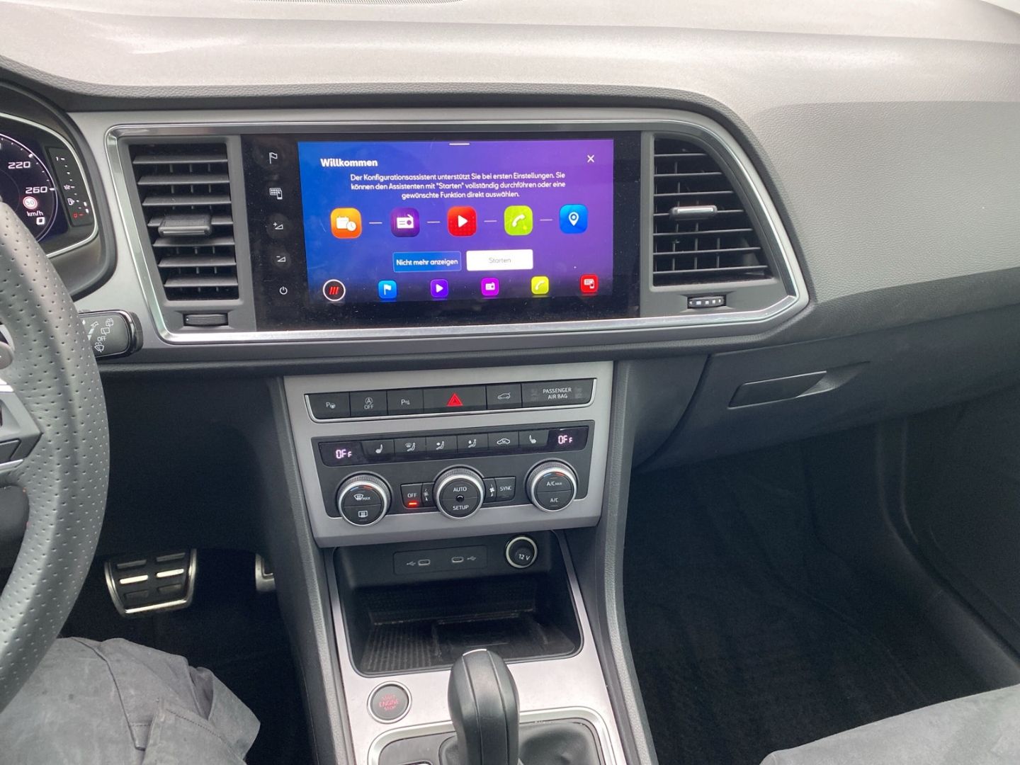 Fahrzeugabbildung SEAT Ateca FR 4Drive 2.0 TDI EU6d AD AHK-klappbar Nav