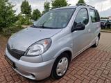 Toyota Yaris 1.3 Linea Sol auto - Toyota Yaris mit Benzin-Antrieb: Kleinbus