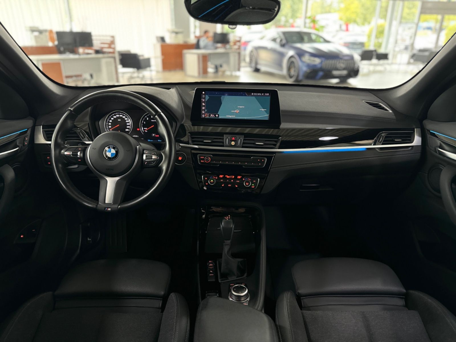 Fahrzeugabbildung BMW X1 xD25e Sport Line Kamera HUD DAB Komfort Alarm