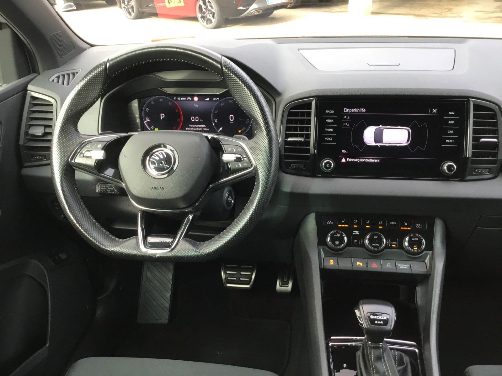 Fahrzeugabbildung SKODA Karoq 2.0l TDI DSG 4x4 SPORTLINE+AHK+18"+Kamera