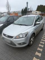 Ford Focus 1.6 Ghia Benzin - Ford Focus aus 2010: Ghia