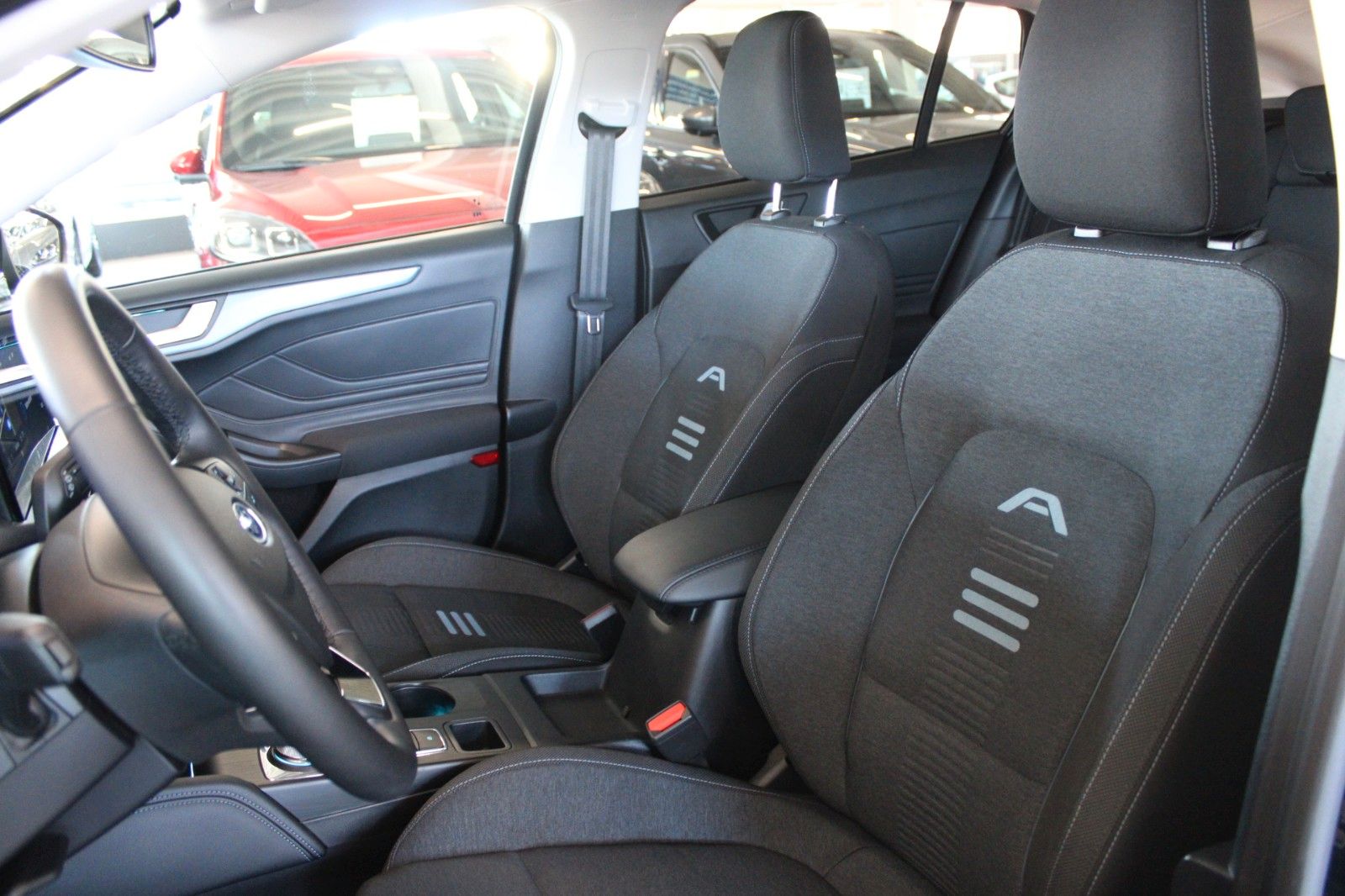 Fahrzeugabbildung Ford Focus Active X Turnier Automatik LED NAVI CAM