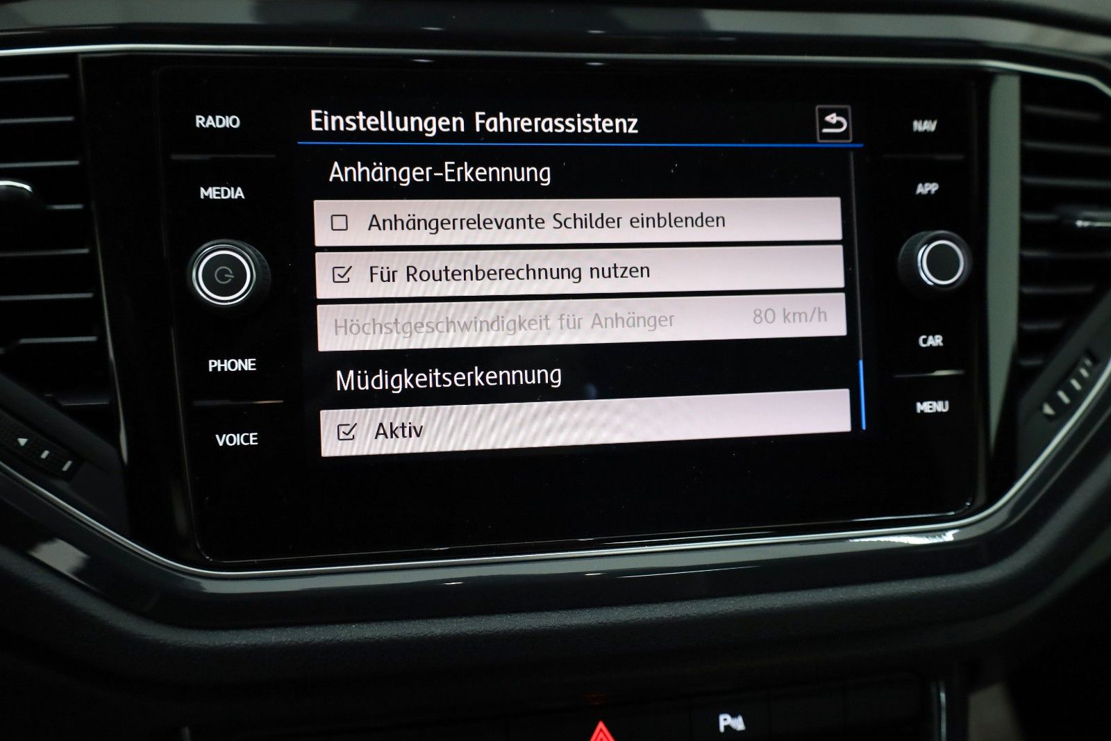 Fahrzeugabbildung Volkswagen T-Roc Sport 4M Navi,ACC,Kamera,Carplay,AHK,SR+WR