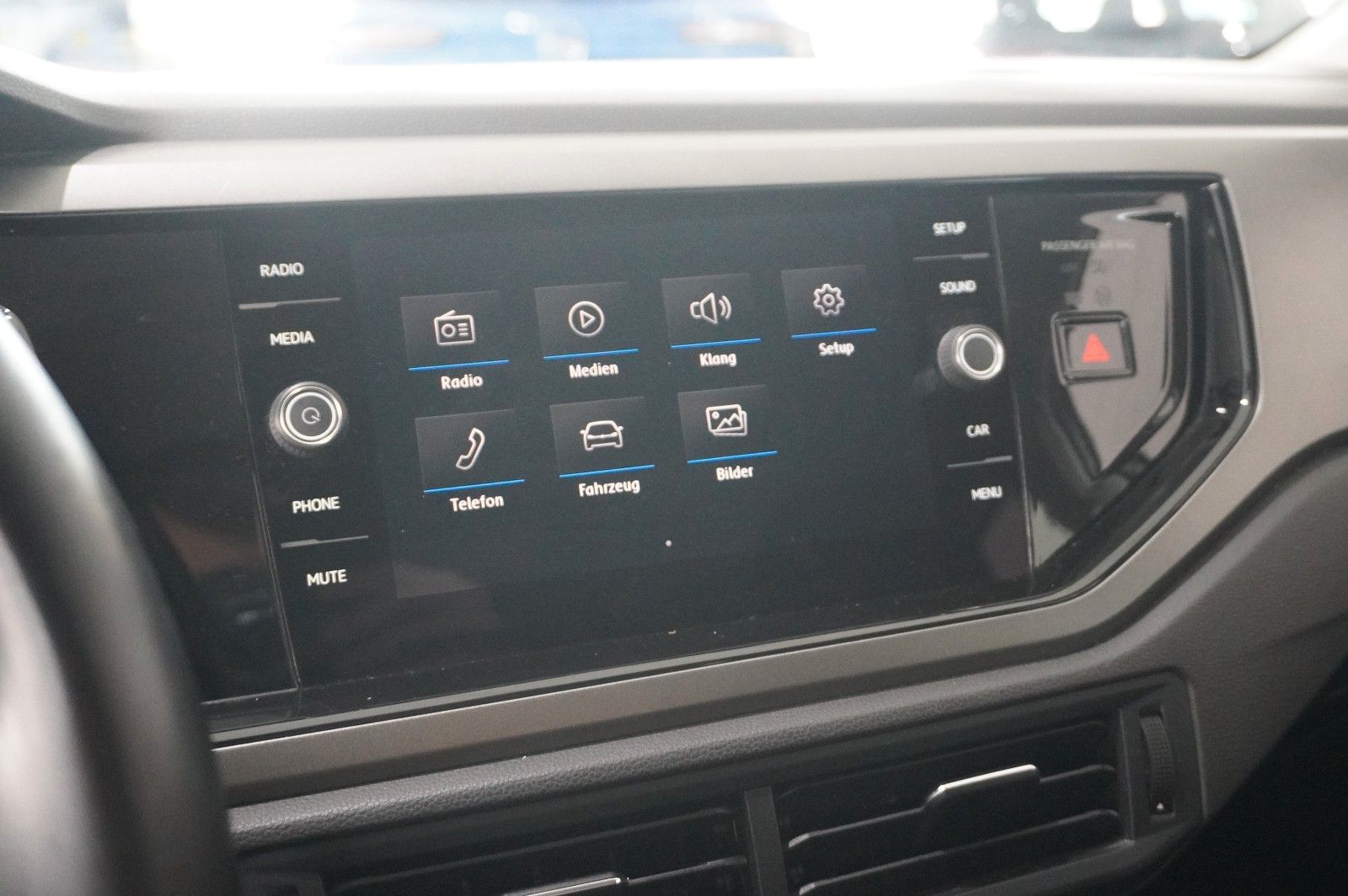 Fahrzeugabbildung Volkswagen Polo VI 1.0 TSI COMFORTLINE LED/KLIMA/SHZ/USB