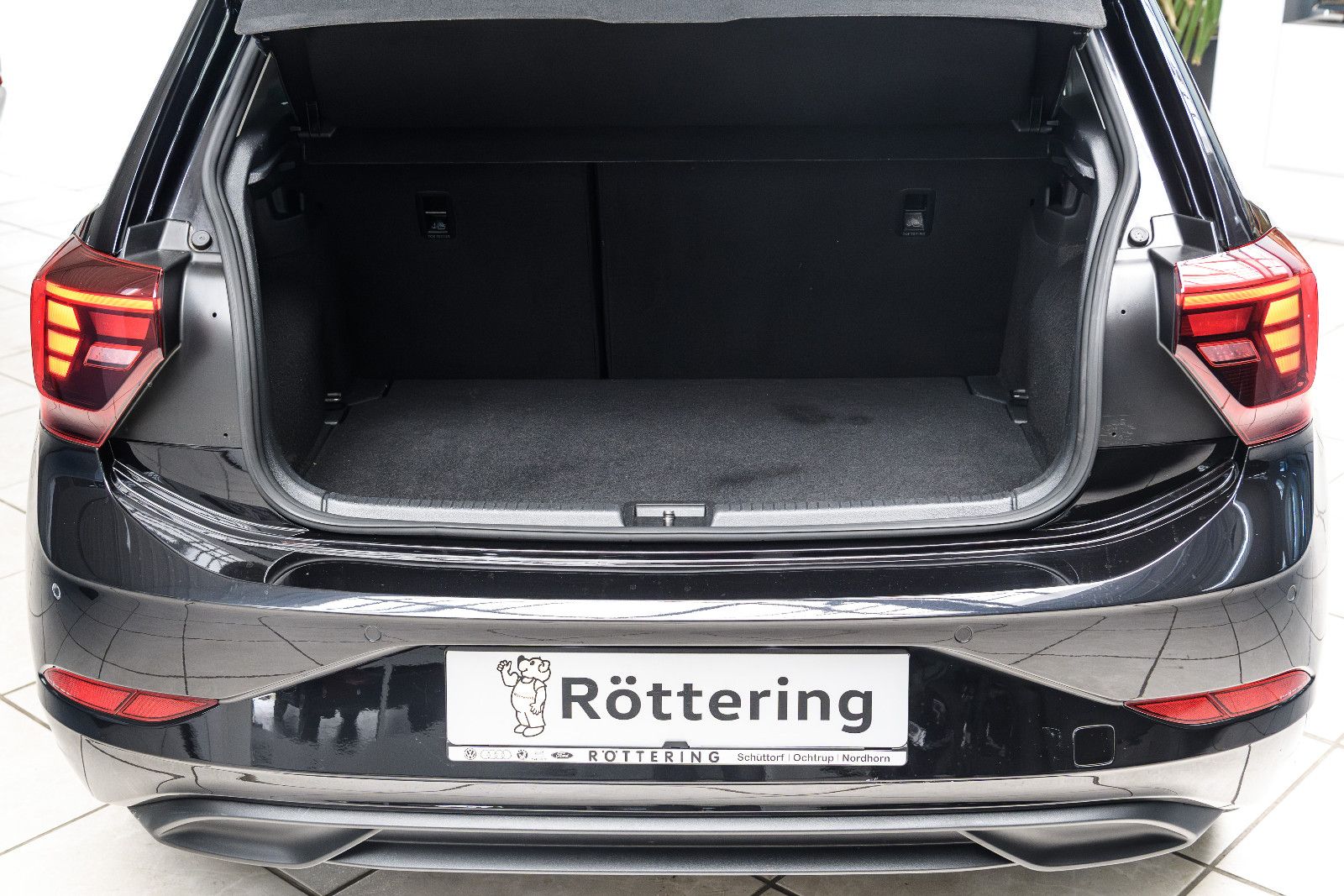 Fahrzeugabbildung Volkswagen Polo VI Life+LED+SHZ+NAVI+GJR+KEYLESS+DAB+AUTOMA