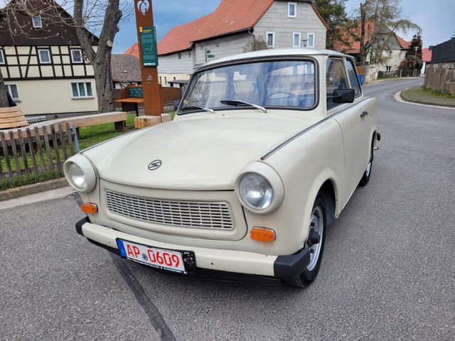 Trabant 601 LIMOUSINE UNVERBASTELT BREMSEN REIFEN NEU/PA