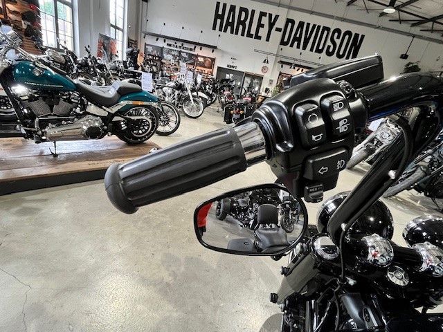Fahrzeugabbildung Harley-Davidson Heritage Softail Classic 114cui Chicano Umbau