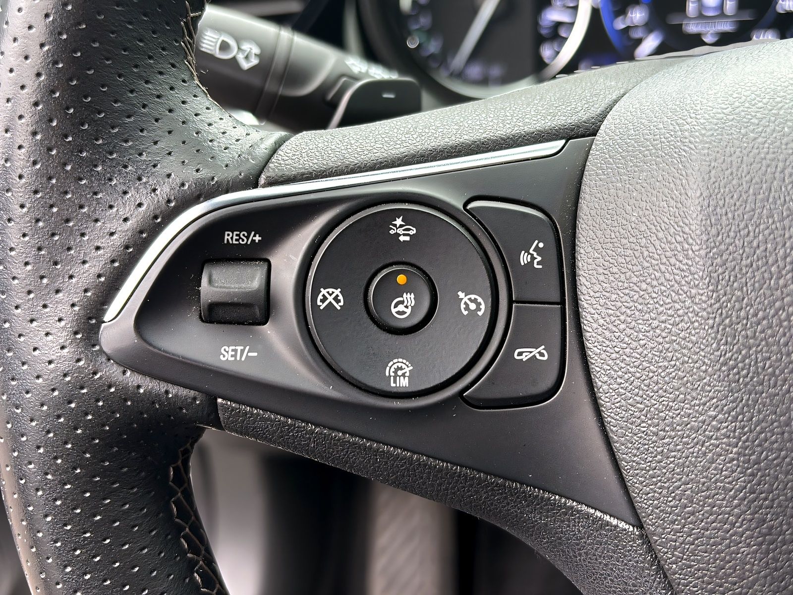 Fahrzeugabbildung Opel Insignia OPC LINE BLACK 360°INNOVATION BOSE STHZ