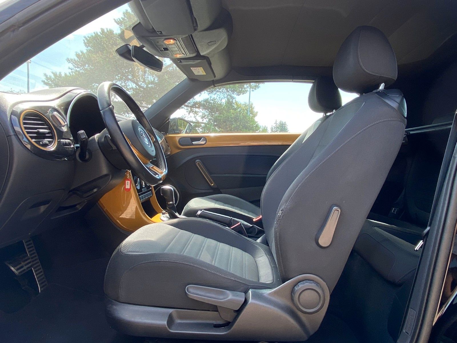 Fahrzeugabbildung Volkswagen Beetle Cabrio 2.0 TSI DSG R-Line SH+NAVI*FENDER