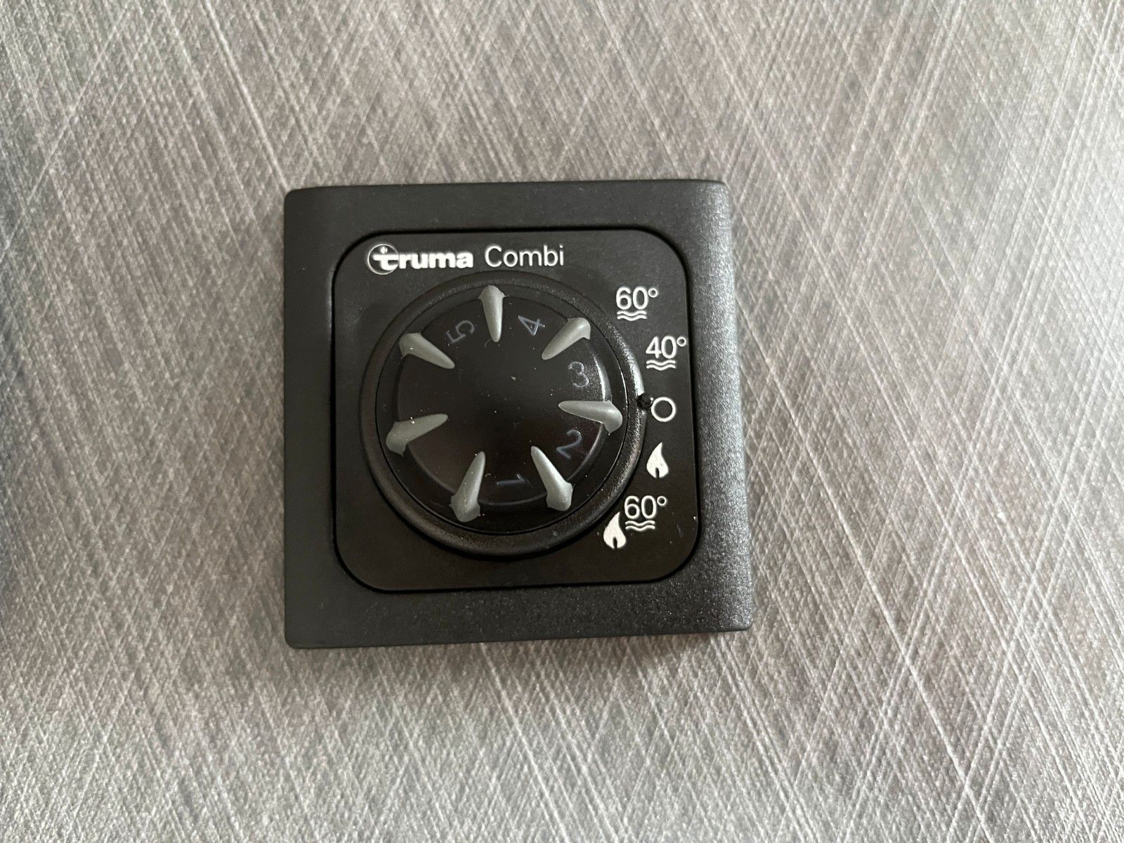 Fahrzeugabbildung Etrusco T 7.4 SB *Markise*Multimedia*Rahmenfenster