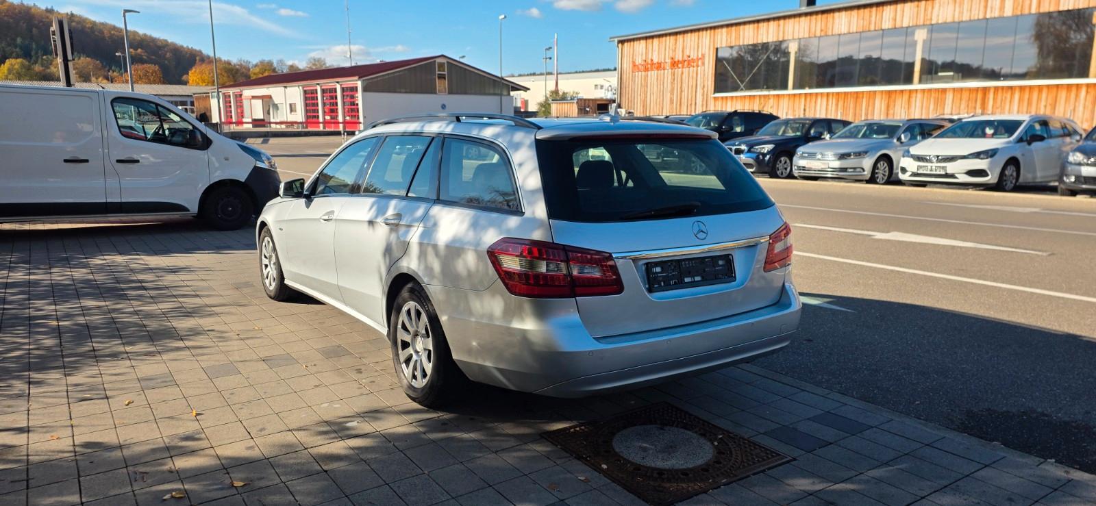 Mercedes-Benz E200 2010 — photo 8