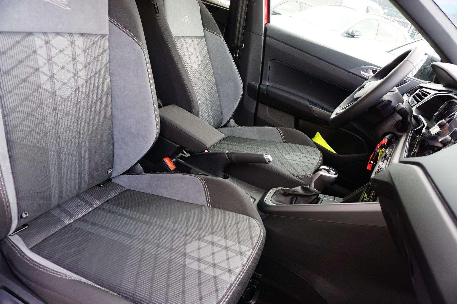 Volkswagen Taigo R-Line Black Style 1,0 TSI 7-Gang-DSG Navi, миниатюра 13