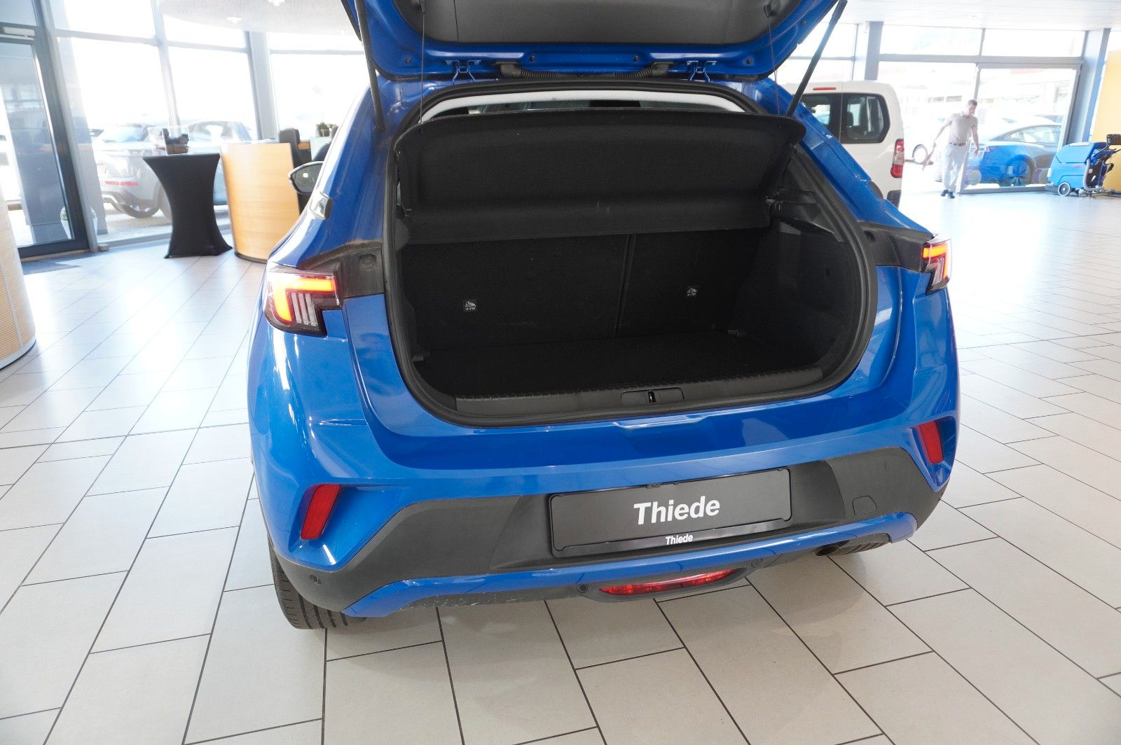 Fahrzeugabbildung Opel Mokka ELEGANCE 1.2T NAVI/LED/KAMERA/SPORT/SH/DAB