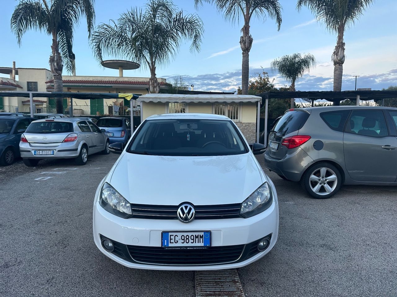 Volkswagen Golf - 1