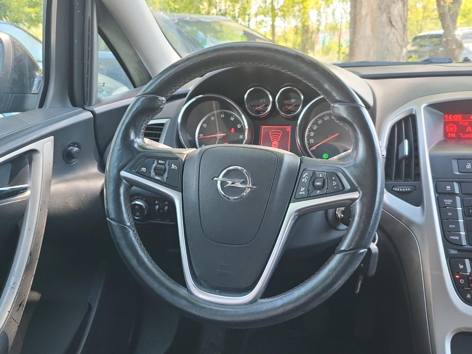 Opel Astra 2012 — photo 8