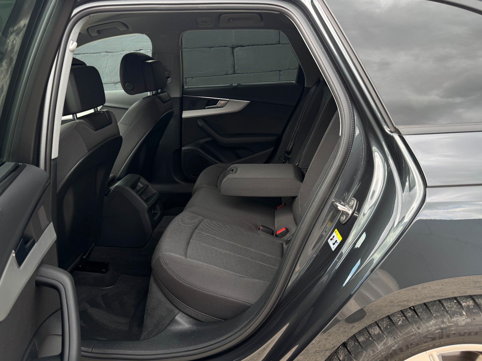 Fahrzeugabbildung Audi A4 Avant 40 TFSI S tronic Kamera Massage AHK SHZ