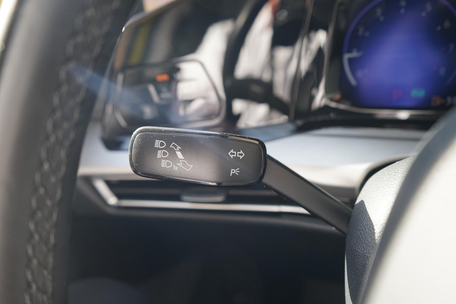 Volkswagen Golf VIII 1.0 eTSI Life LED Navi Sitzheizung ACC, миниатюра 23