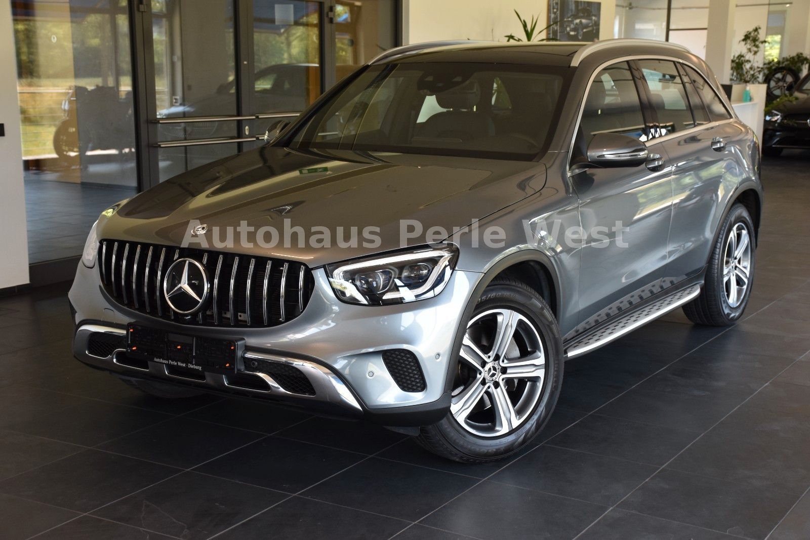 MERCEDES-BENZ GLC 220 d 4Matic 9G EXCLUSIVE"PANORAMA"AHK"LED"