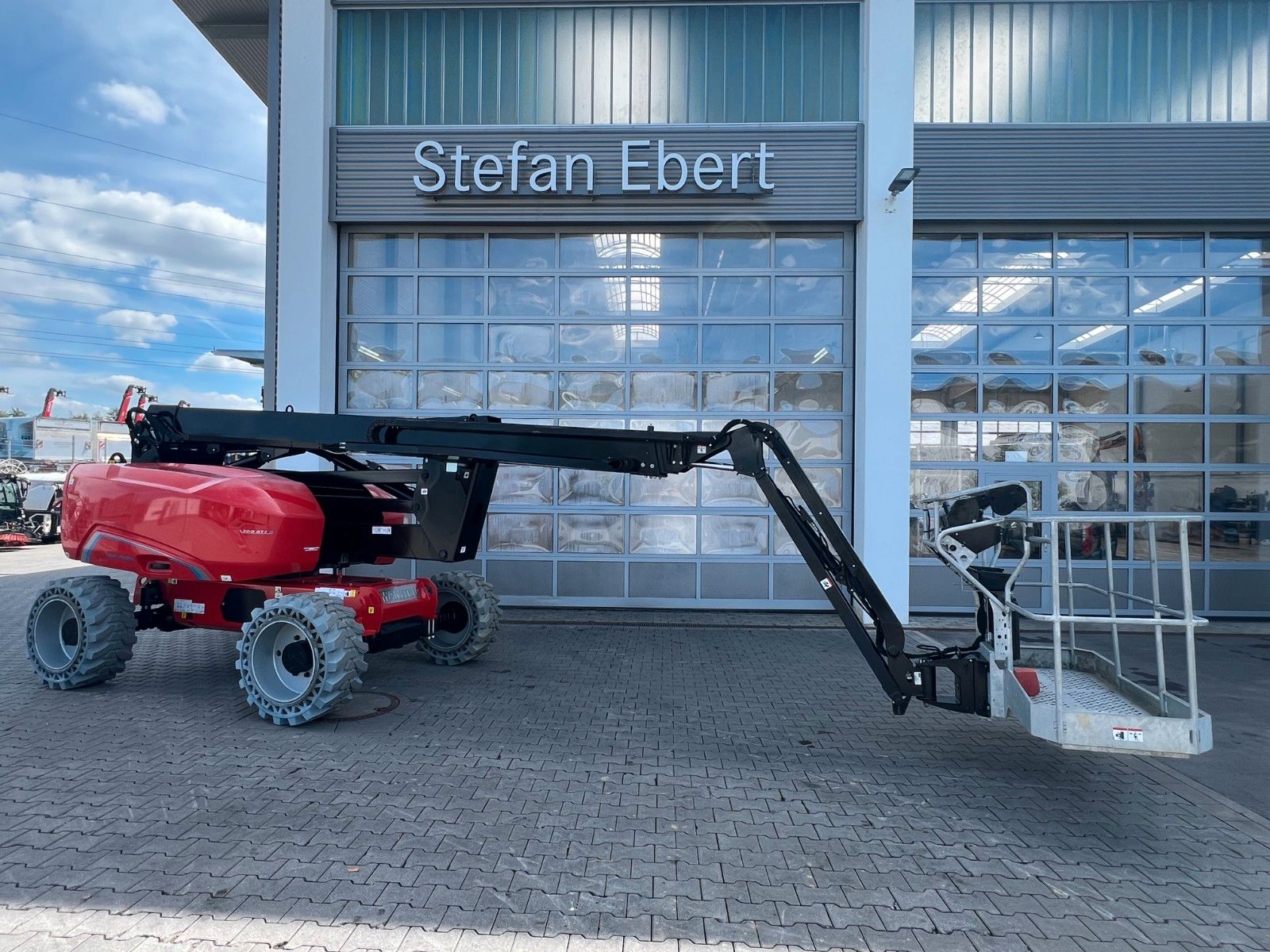 Fahrzeugabbildung Manitou 200 ATJE S1 e-drive / Arbeitshöhe: 20m / 4x4
