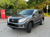 Toyota Land Cruiser 3.0 D-4D Automatik - - gebrauchte Toyota Land Cruiser aus dem Jahr 2011