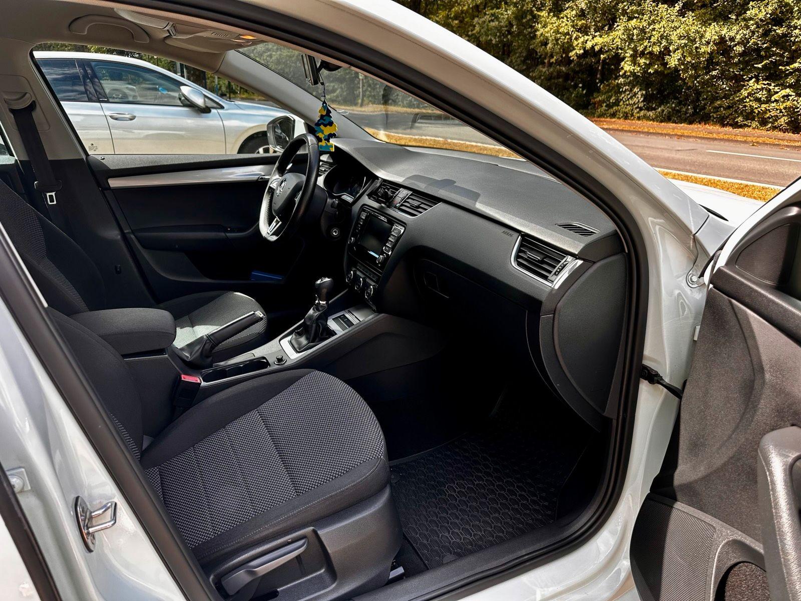 Skoda Octavia 2015 — фото 12