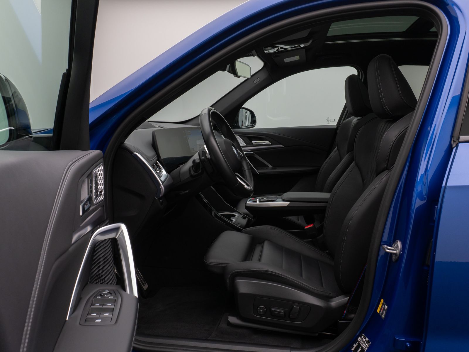 Fahrzeugabbildung BMW iX1 xD30 M Sport Pro Panorama 360°HUD DAB H/K