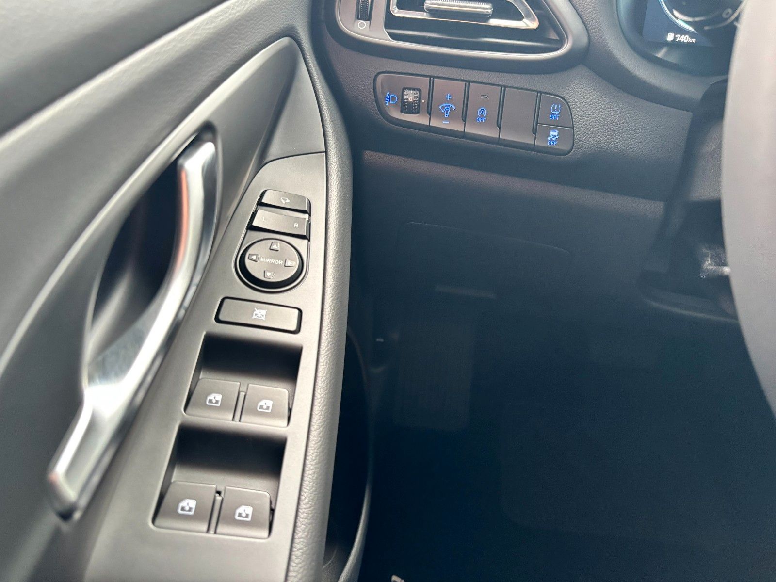 Fahrzeugabbildung Hyundai i30 AVANTAGE DCT 140PS Navi/SHZ/Kamera!